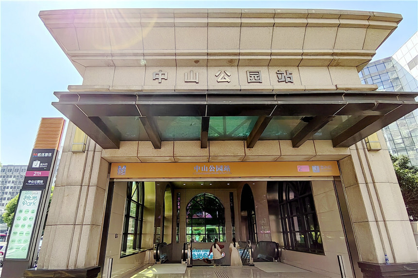 武汉地铁2号线中山公园站拾光park商业街开街