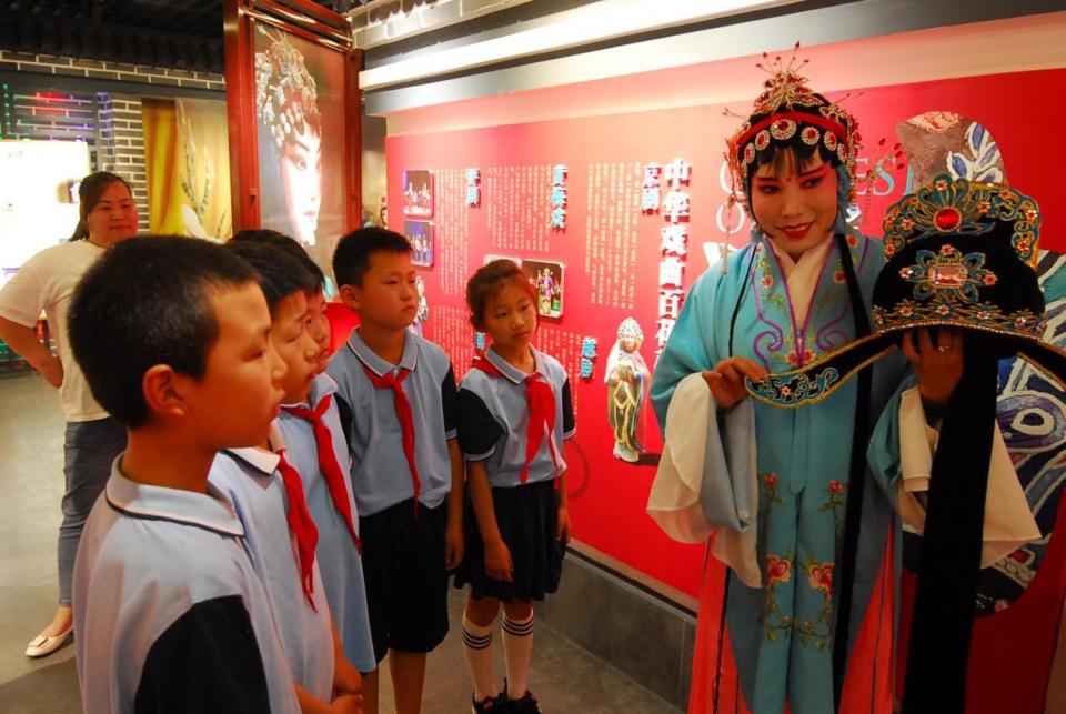 山东即墨:学生走进博物馆 迎接国际博物馆日