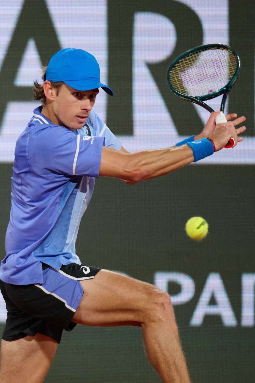 网球——法网:兹维列夫晋级四强