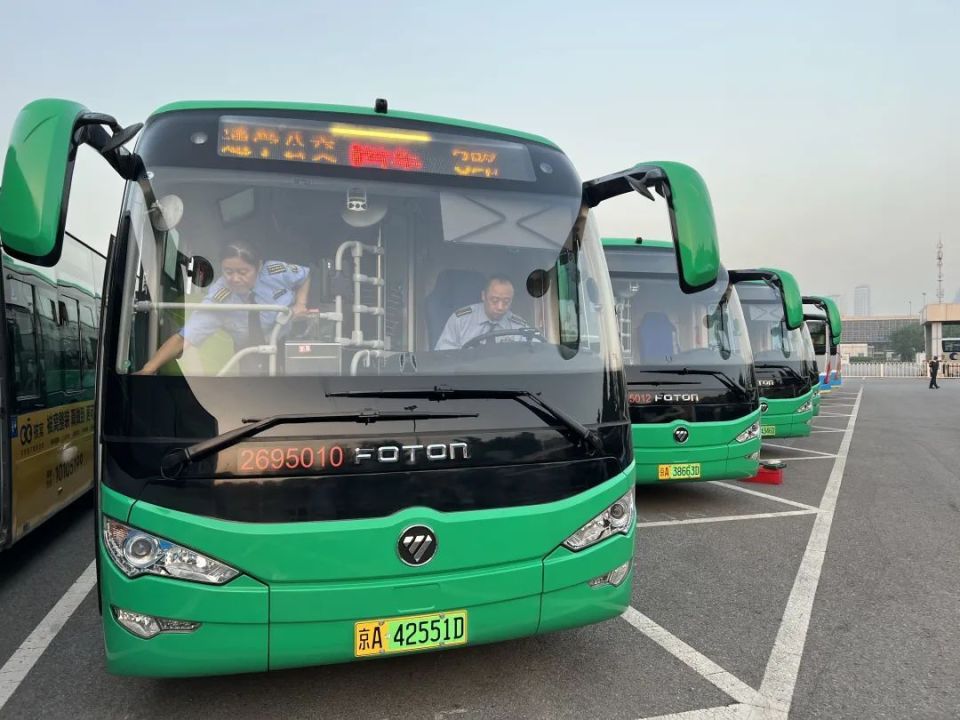 【交通看点】通学车解送学难题!北京多样化公交线路增至1000余条