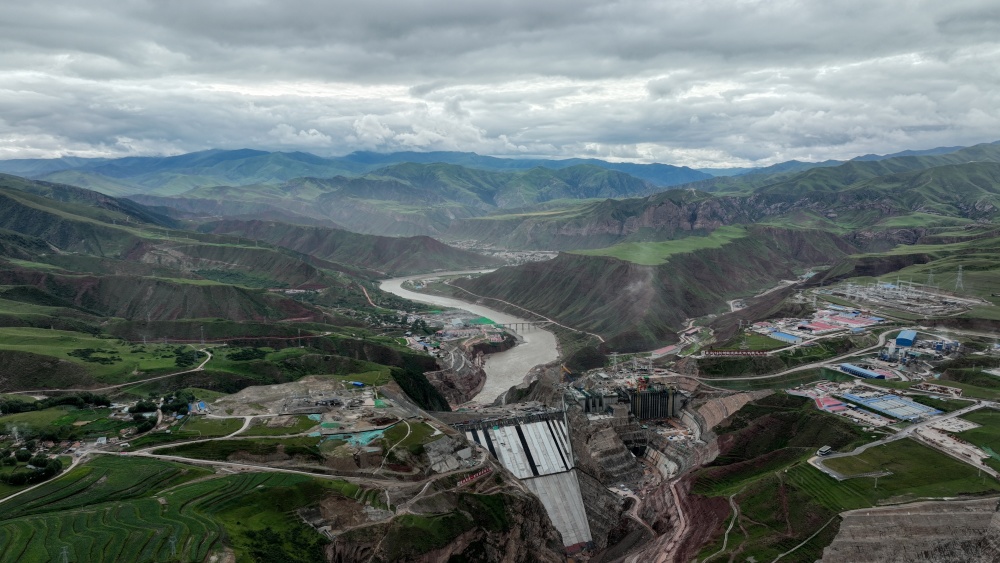 新时代中国调研行·黄河篇|玛尔挡的"绿色密码"——探访黄河上游在建