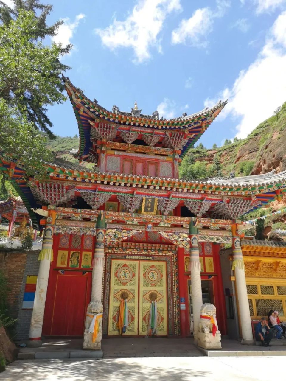 比西宁低调,高铁直达的这座青海城市,有深厚历史和佛教文化,更有特色