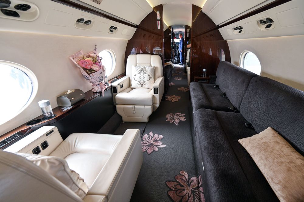 金鹿公务在第五届广州航展展出的b-8259,机型为湾流g550.