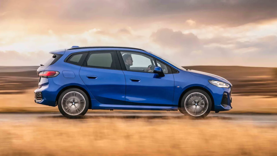 时尚感有明显提升,全新宝马2系多功能旅行车实车图