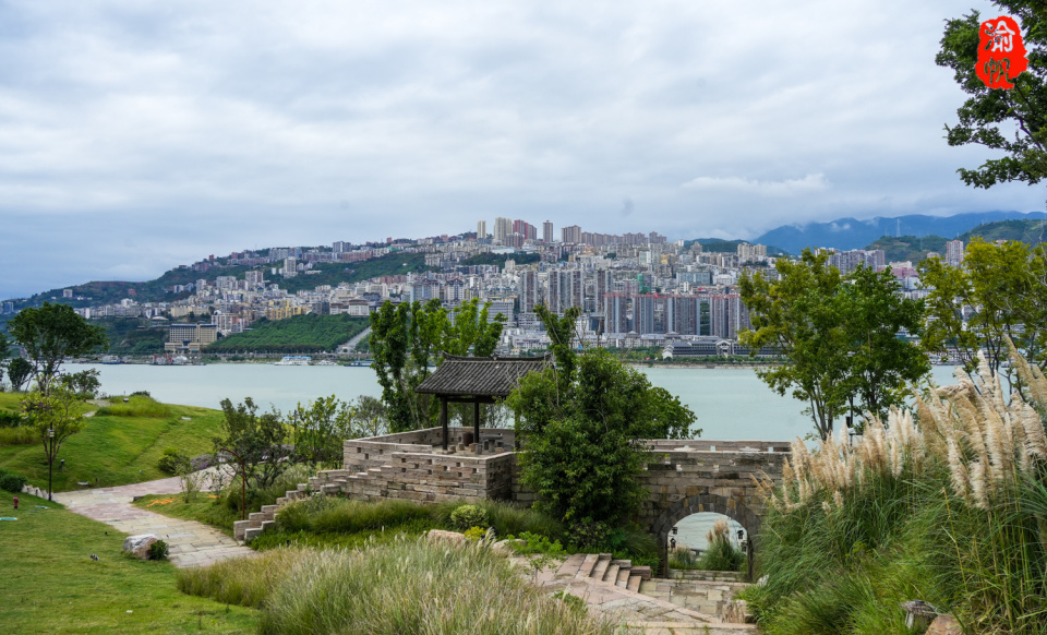 巫山也有朝天门,两江交汇风光秀美,曾是荒芜山坡,今成网红公园