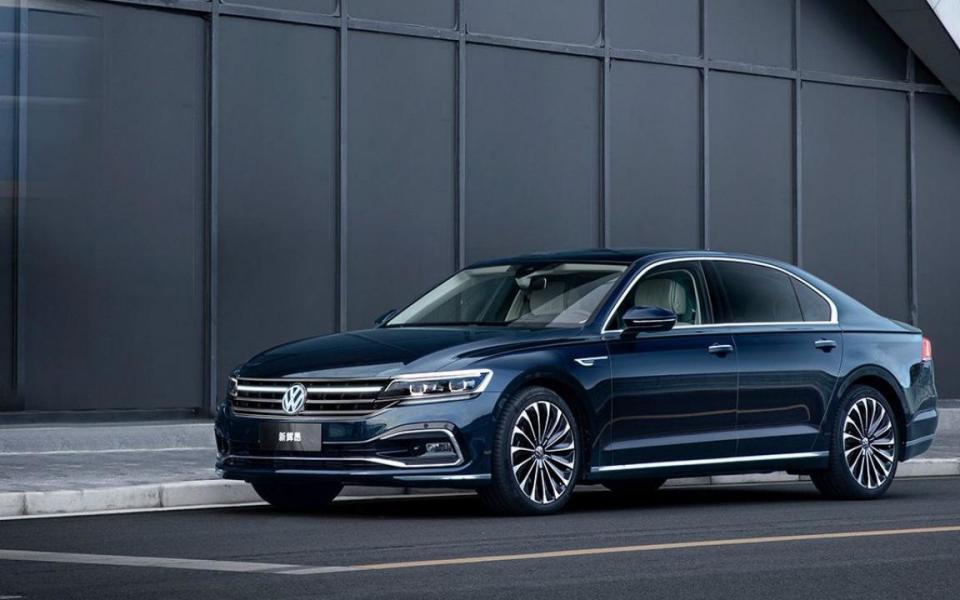 疑似大众新辉昂路试曝光外观彻底年轻化新增插电混动系统