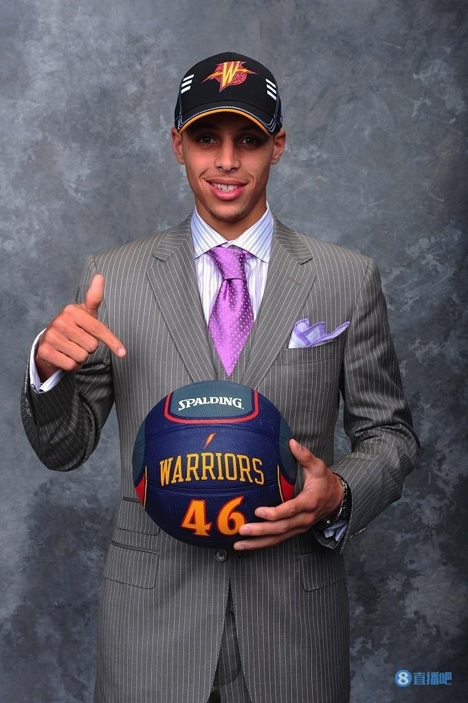 14年前的今天&09届选秀大会:勇士用7号签选中库里