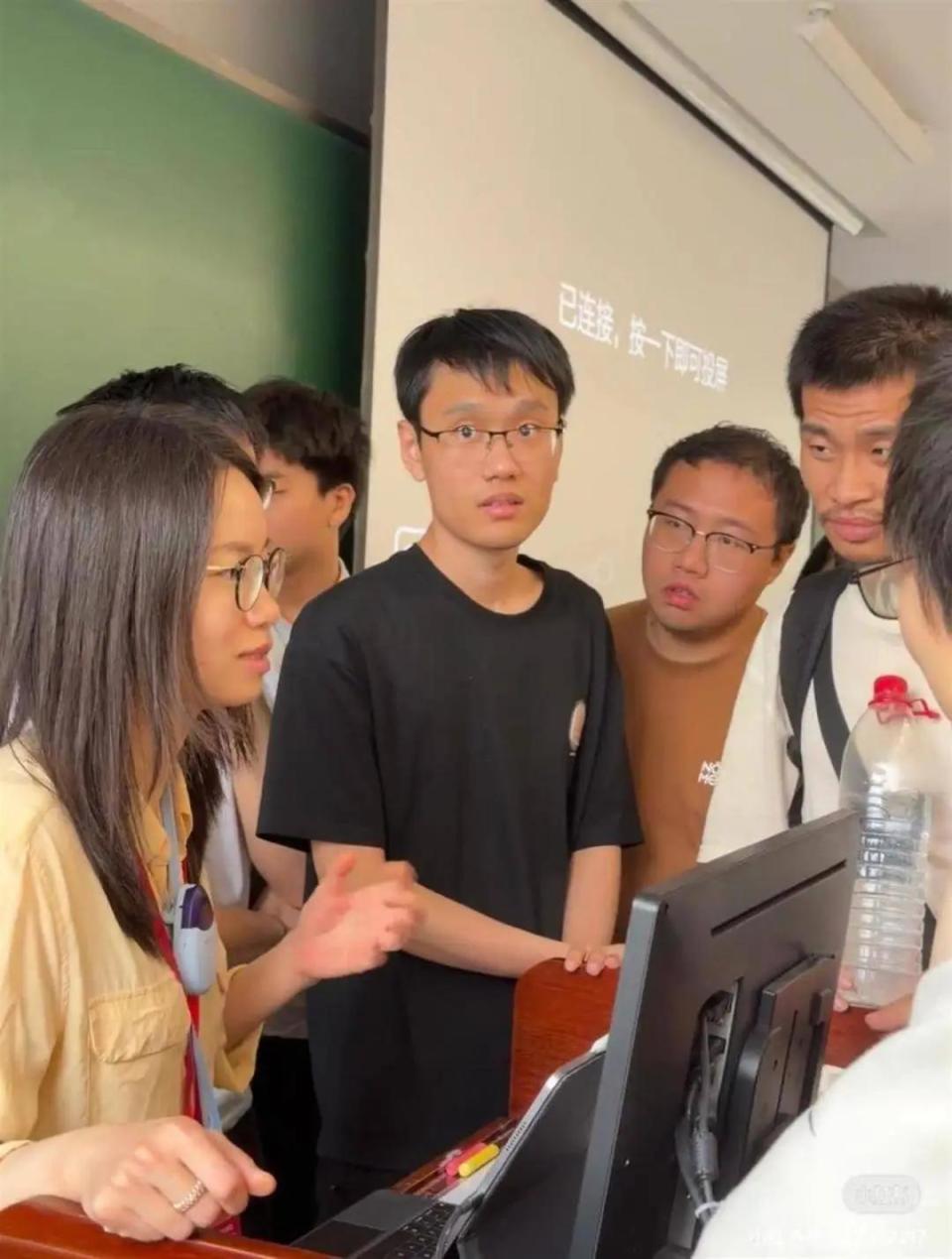 女数学家王虹北大讲座受关注，脑科专家：数学天赋和性别无关_腾讯新闻