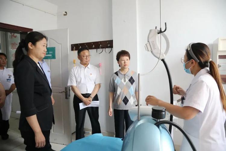 邹平市委常委,副市长陈静到邹平市中医院皮肤病治疗中心调研