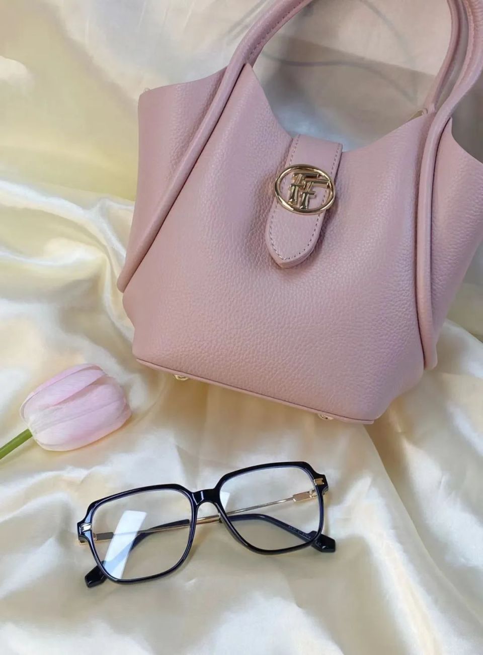 原2350元的包包,现在不到1折抢!