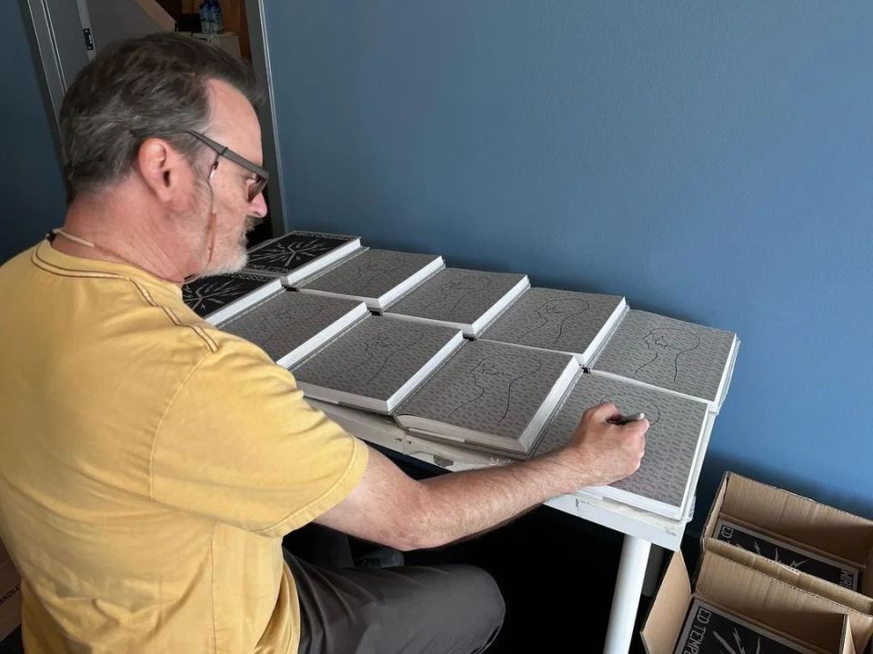 跟supreme联名的toy machine,有哪些经典元素?_腾讯新闻