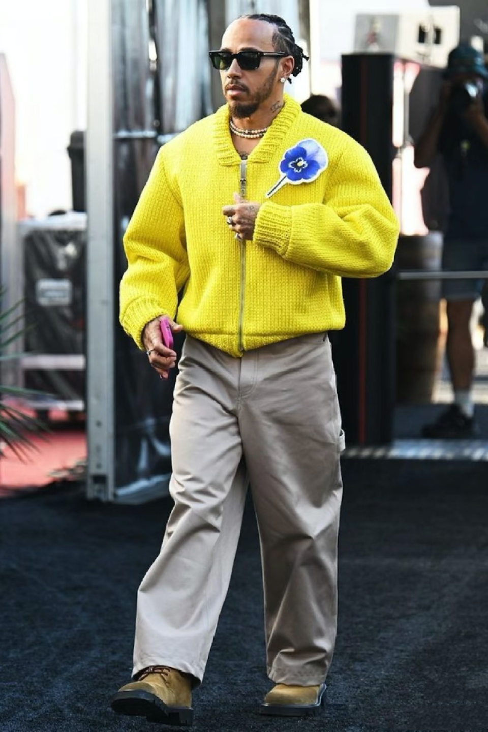 汉密尔顿请开课：如何在F1挖出奢侈品代言？-腾讯新闻