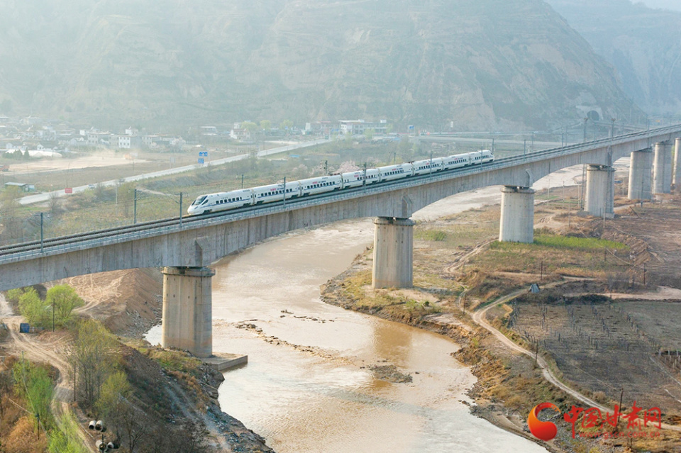 (图片来源:兰州铁路)近期,甘肃天水麻辣烫火爆全网,很多人不远千里