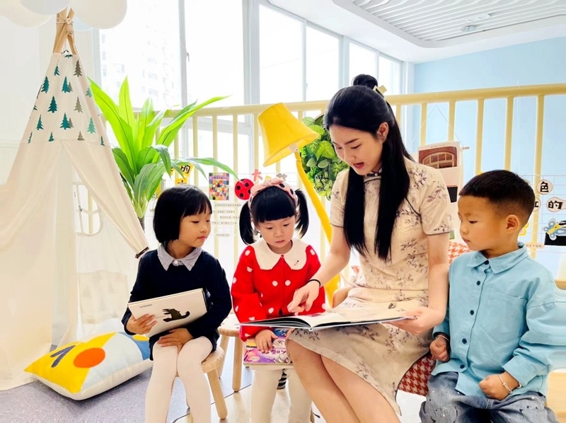 从小养成良好的阅读习惯,近日,福建省直广厦幼儿园福峰分园举行"书香