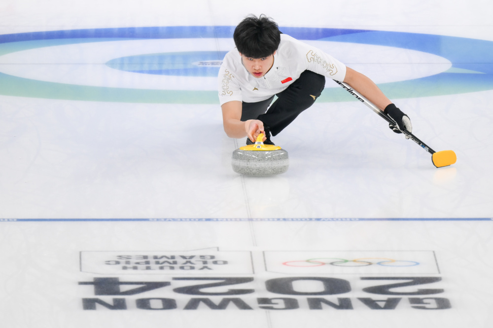 冰壶——混合双人循环赛:中国胜新西兰