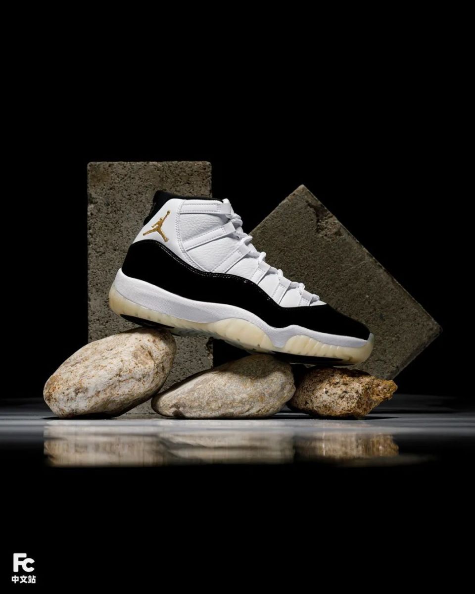 「樱花康扣」aj11 颜值如何?小姐姐上脚实拍来了!_腾讯新闻