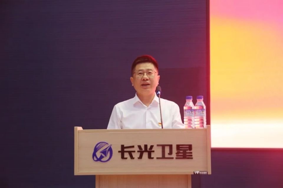 纪律检查委员会第一次全体会议上,贾宏光同志当选为党委书记,王栋同志