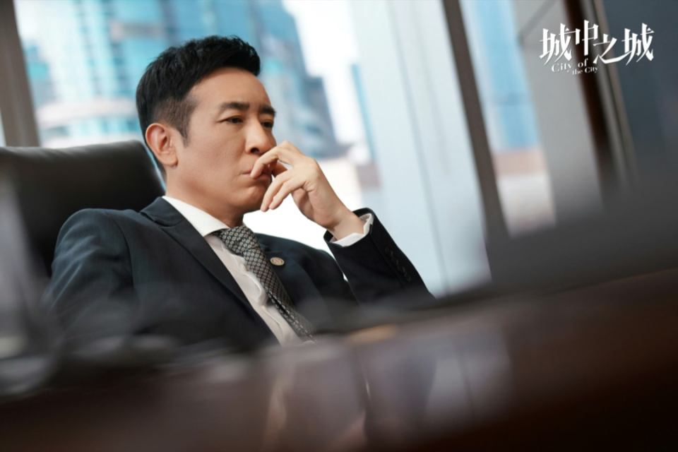 电视剧创作继承发扬了小说中的文学性,并向前推进一步,令剧中所有的