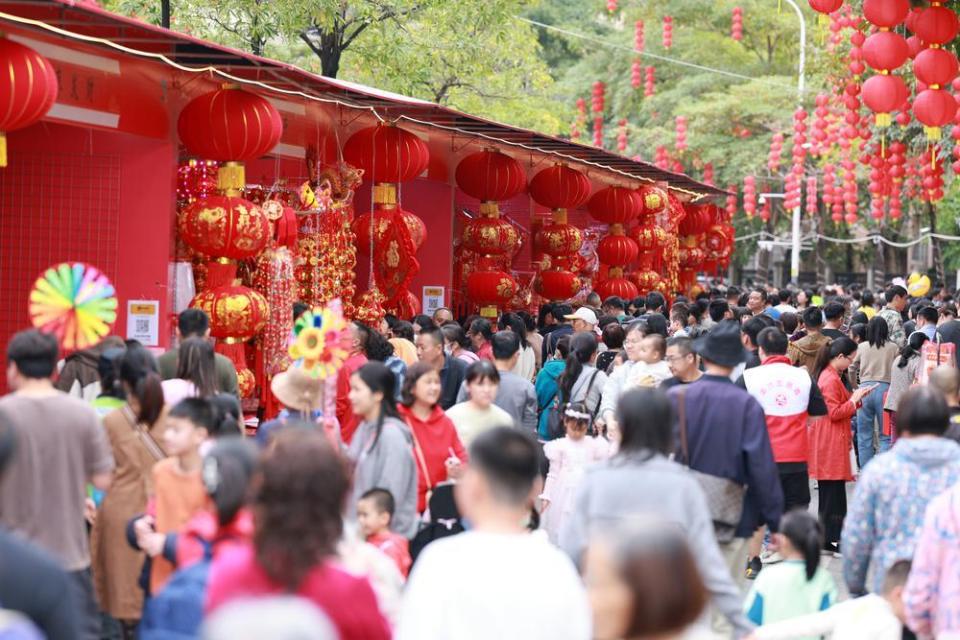 广州南沙花市热闹开张_腾讯新闻