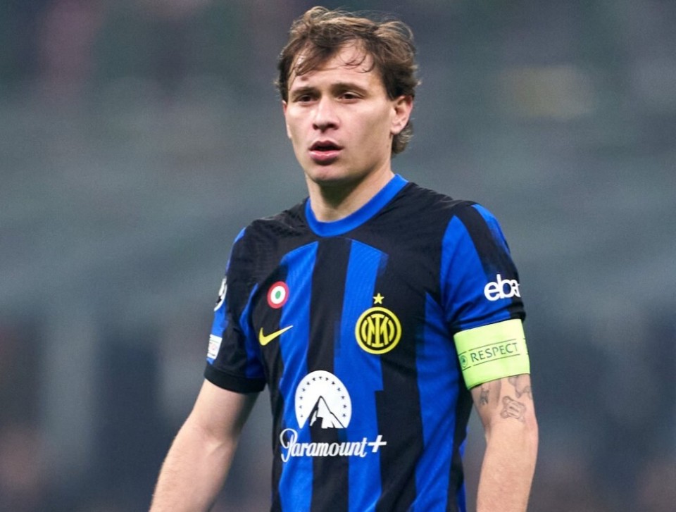 跟队记者:相较于劳塔罗和邓弗里斯,巴雷拉更接近与国米续约