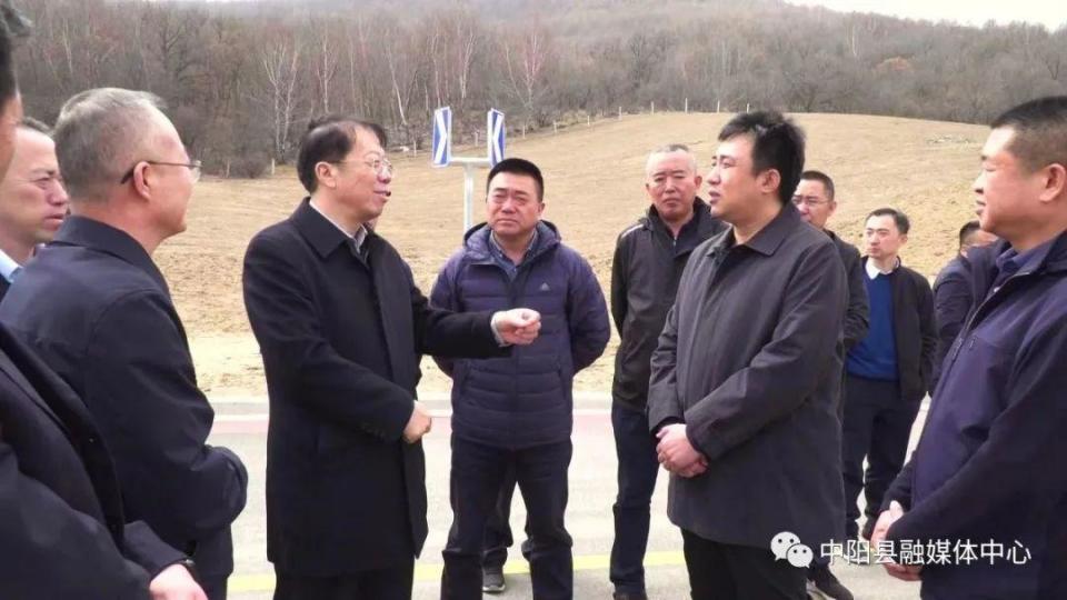 王四小一行在中阳县调研_腾讯新闻