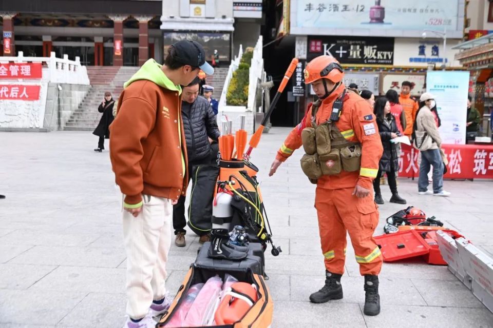 甘孜州开展"3·30"森林草原防灭火警示日系列宣传活动_腾讯新闻