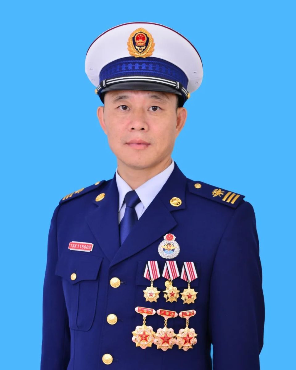 奋斗者·正青春丨钟伟元:获评第二届"中国消防忠诚卫士"