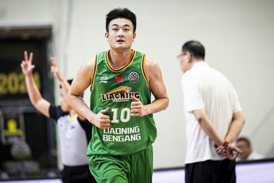 亚冠:俞泽辰三分准绝杀辽获首胜 丛明晨16分被驱逐莱斯30分