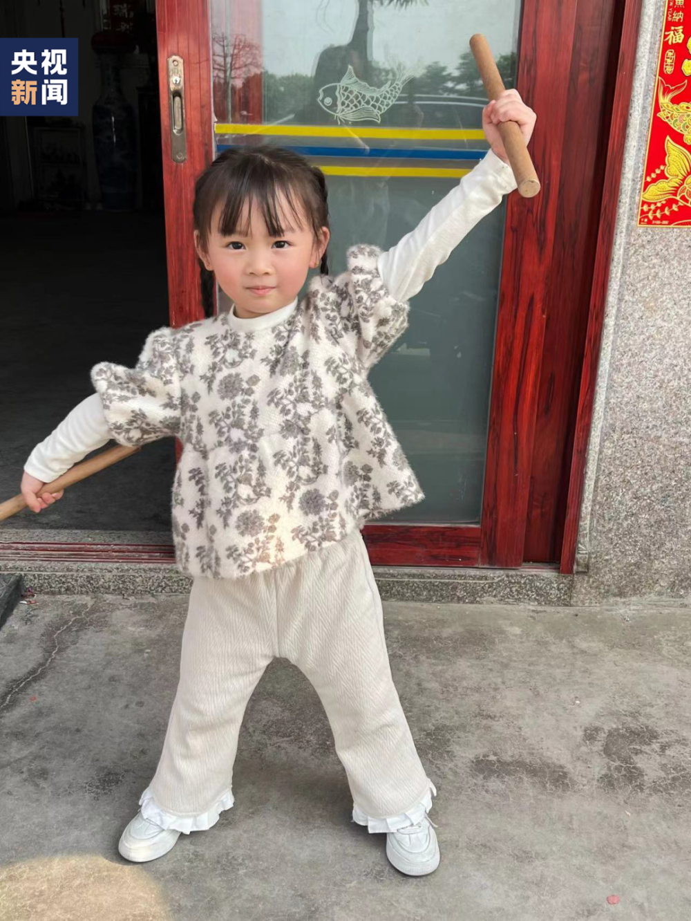 5岁英歌小女孩火爆全网!刻在潮汕人骨子里的dna觉醒了_腾讯新闻