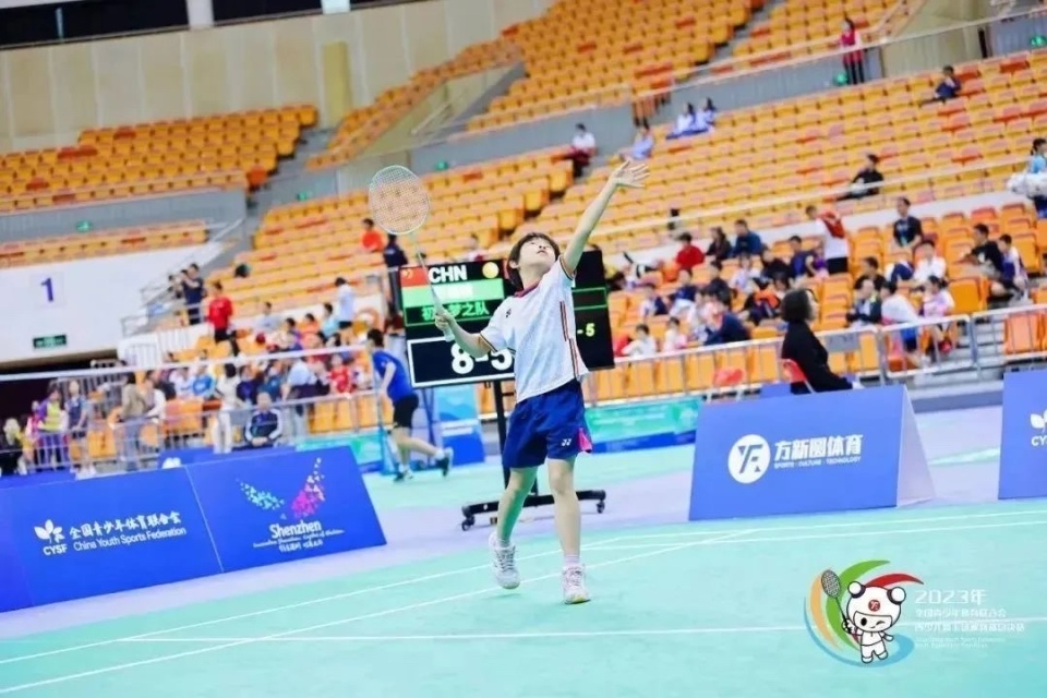 三年挥拍训练超15万次8岁深圳龙岗女孩夺得全国总冠军