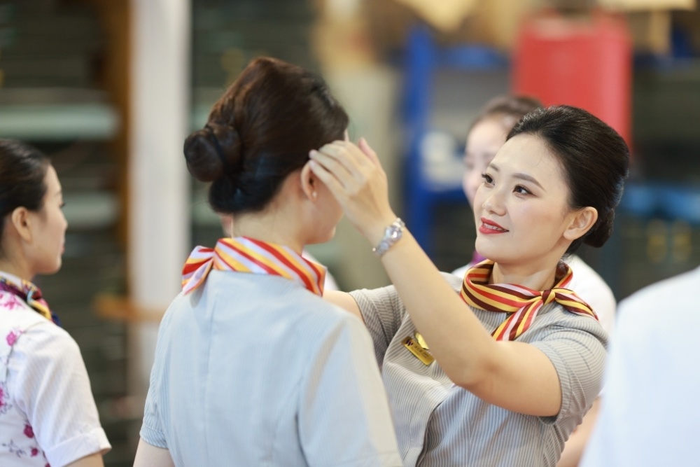 重庆空姐,动姐联手备战暑运_腾讯新闻