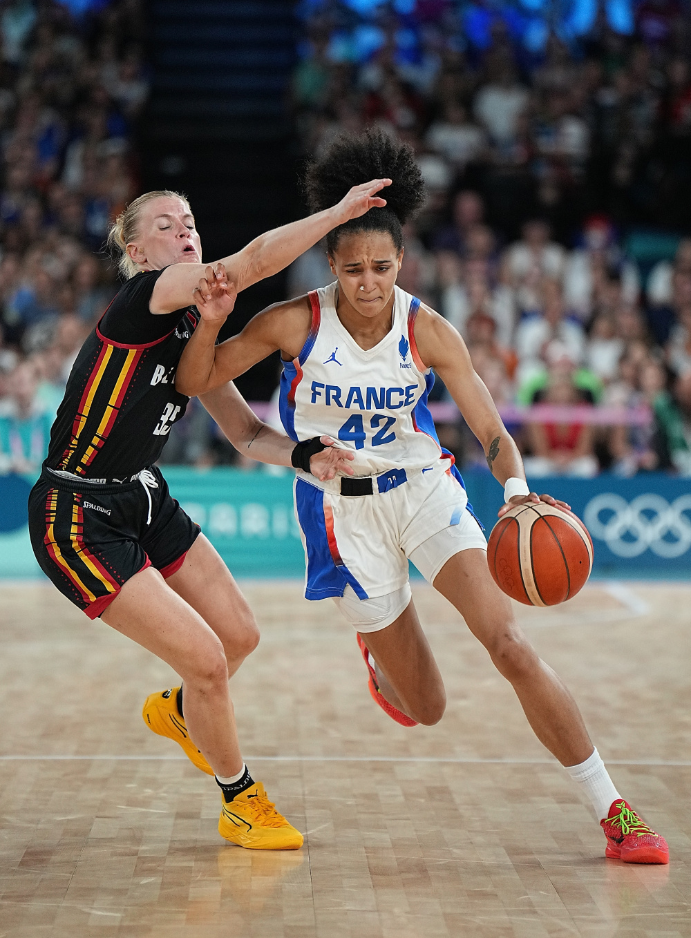 巴黎奥运会丨篮球女子半决赛法国队晋级决赛