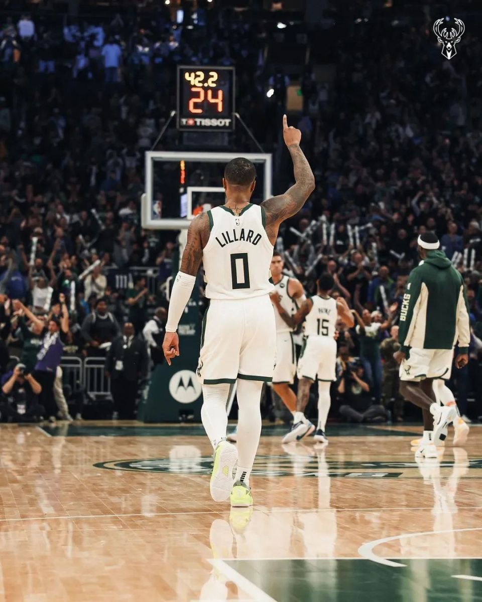 字母哥场均32.8分!利拉德变成了笑话