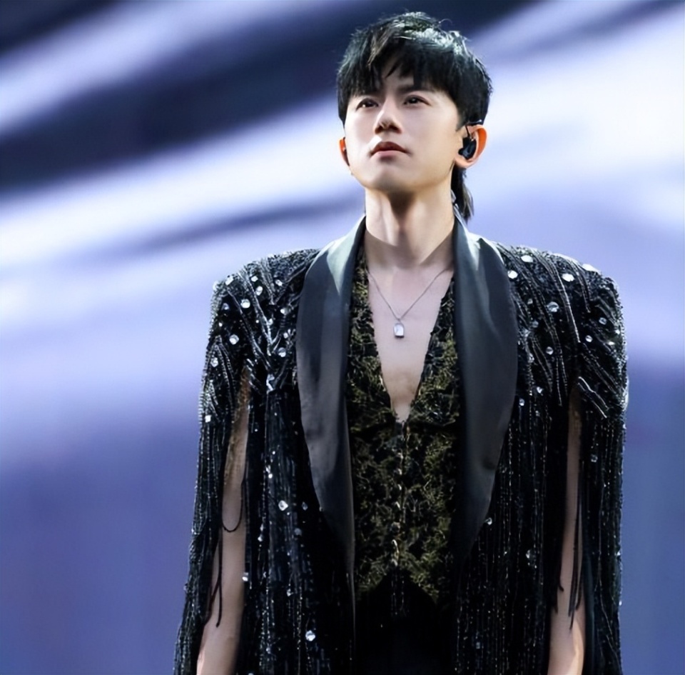 张杰和跳跳悄悄在鸟巢同台唱歌