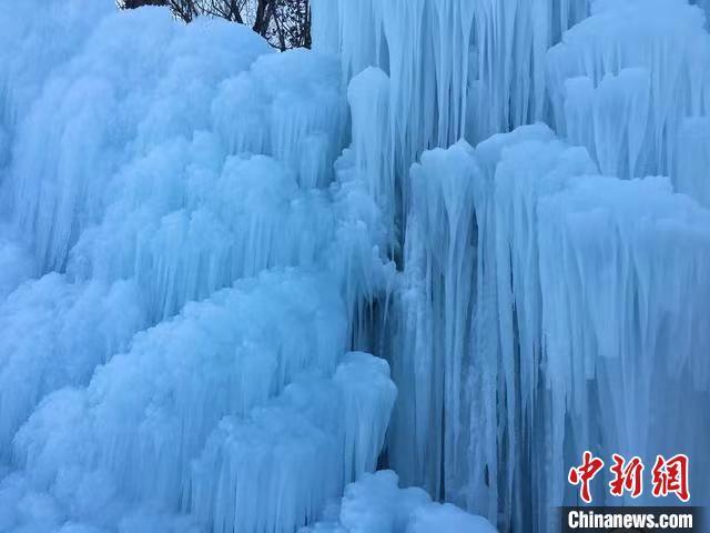 河北平山县沕沕水景区现千米冰瀑景观