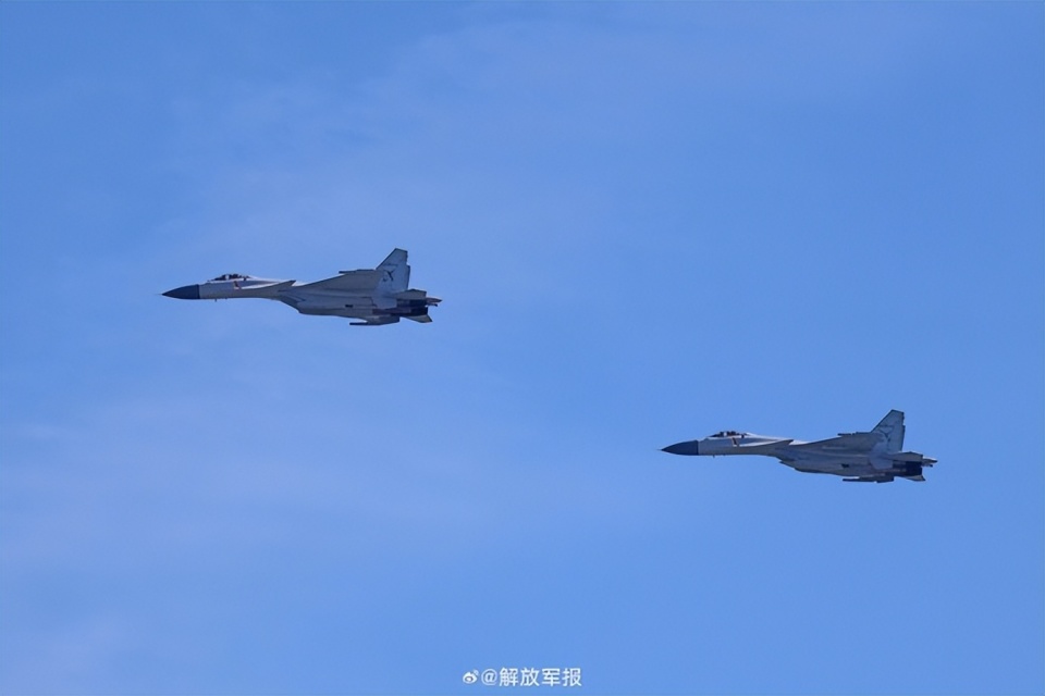 转发共赏！带你看战机训练酷图_腾讯新闻