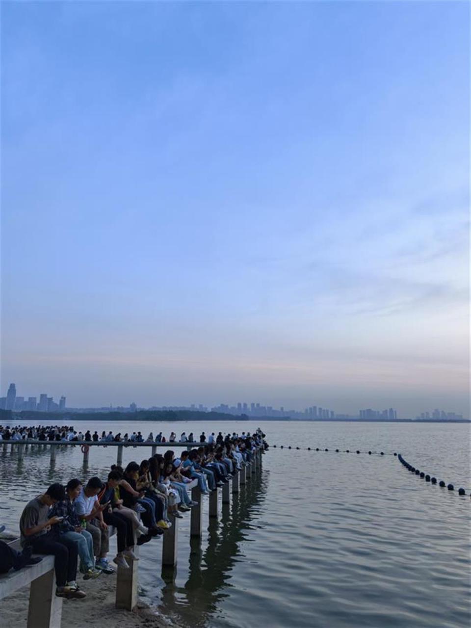 东湖凌波门看日出，独属于武汉的浪漫_腾讯新闻