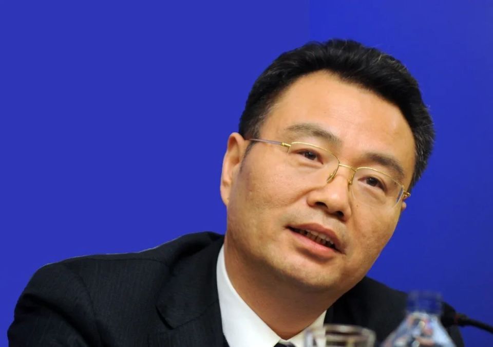 作 者丨张静波华商韬略出品丨id:hstl88882017年10月,鲁冠球去世.