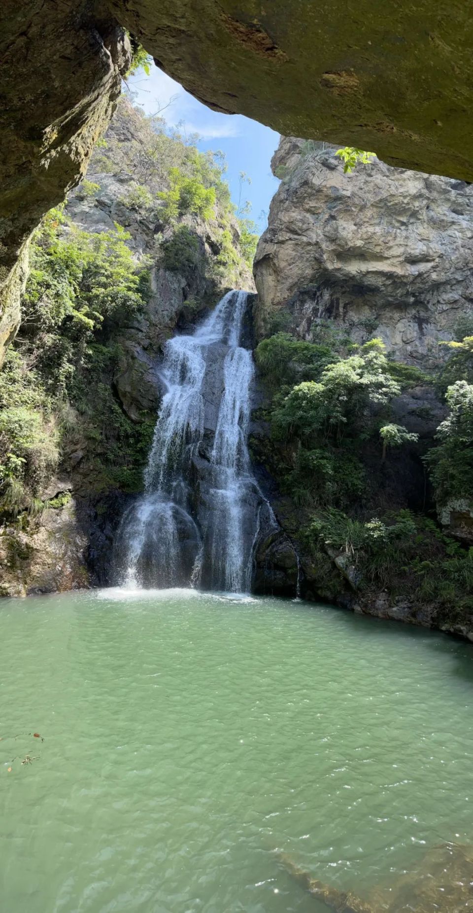 梅雨潭 翁卿仑 摄如今,不论是节假日还是工作日,景区内都能看到成群