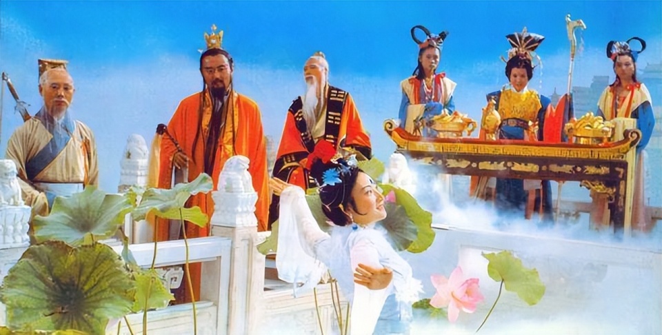 其次,除去文武神仙职位不同的缘故,天上那些能参加蟠桃会的神仙们基本