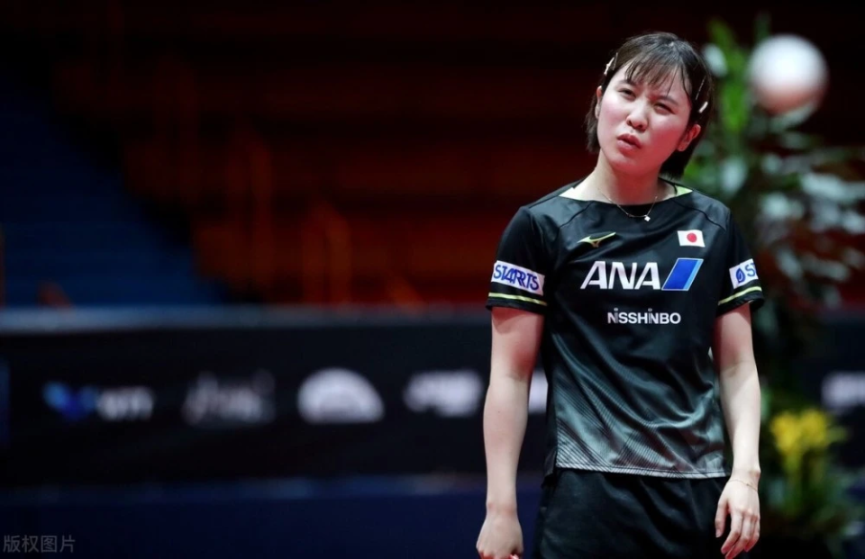 在队友,中国教练和父母的鼓励下,平野美宇才重新拿起球拍.