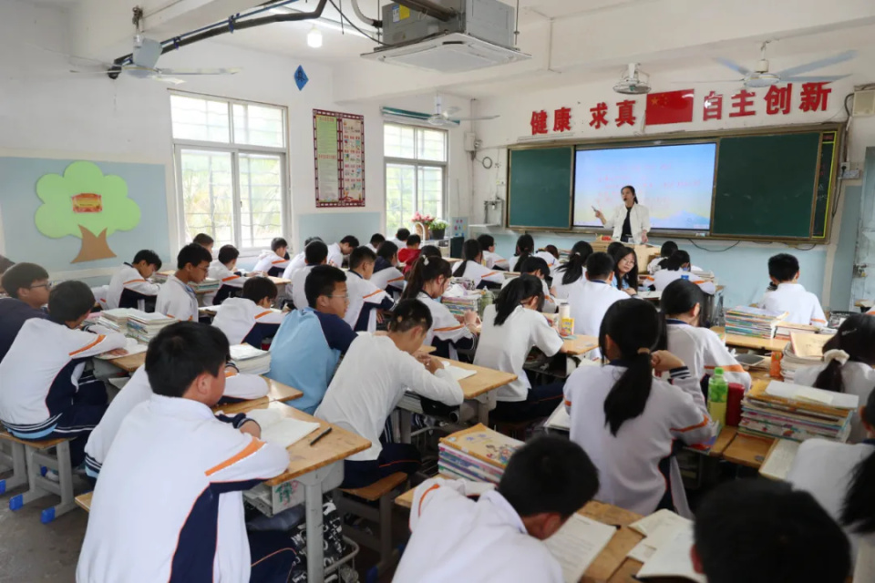 南安这所中学一个月募集超1100万元_腾讯新闻