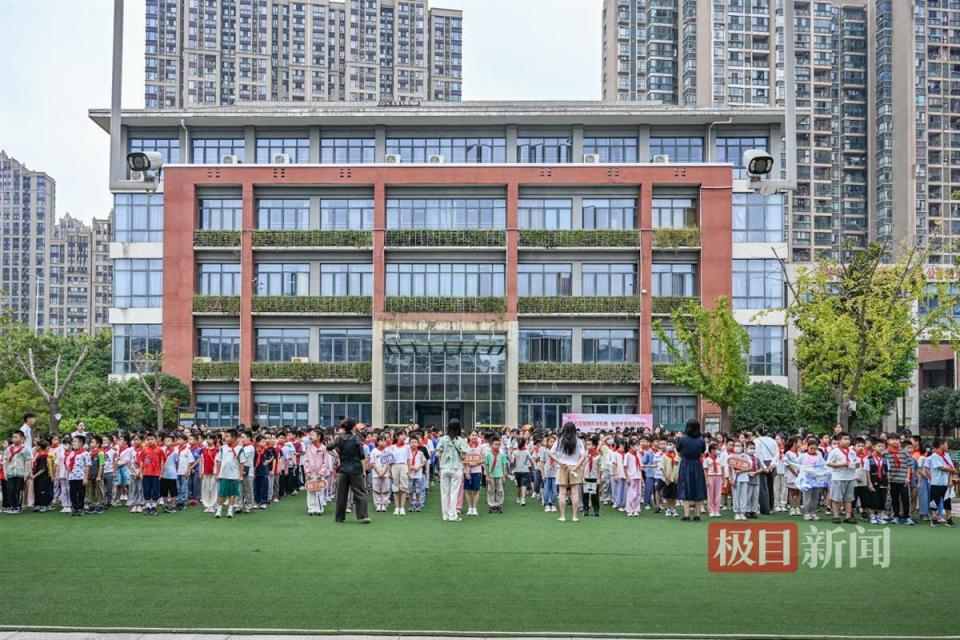 走进武汉经济技术开发区实验小学,通过"