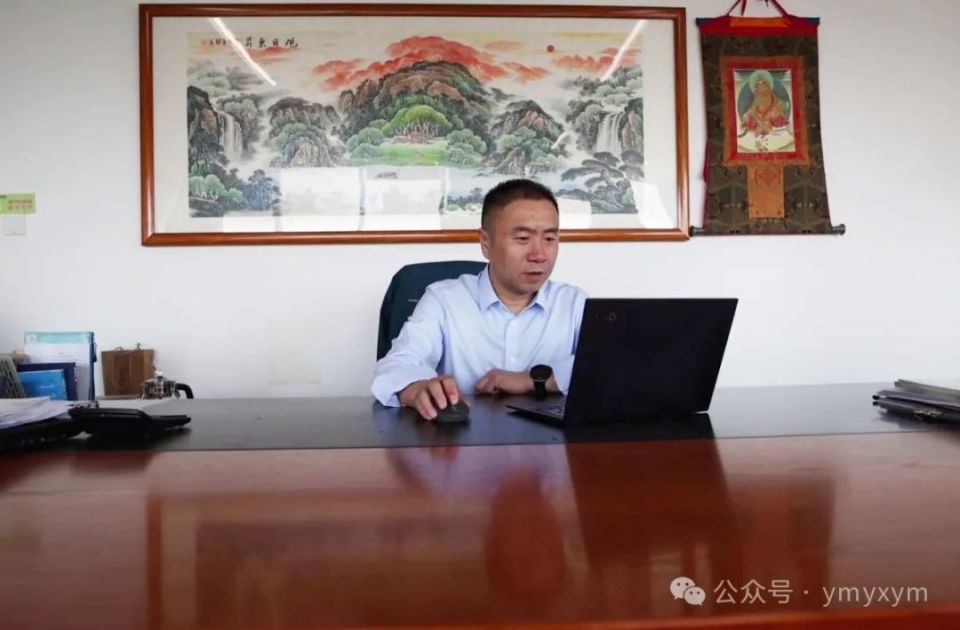 整个采访过程中,杨国民激动之情溢于言表.