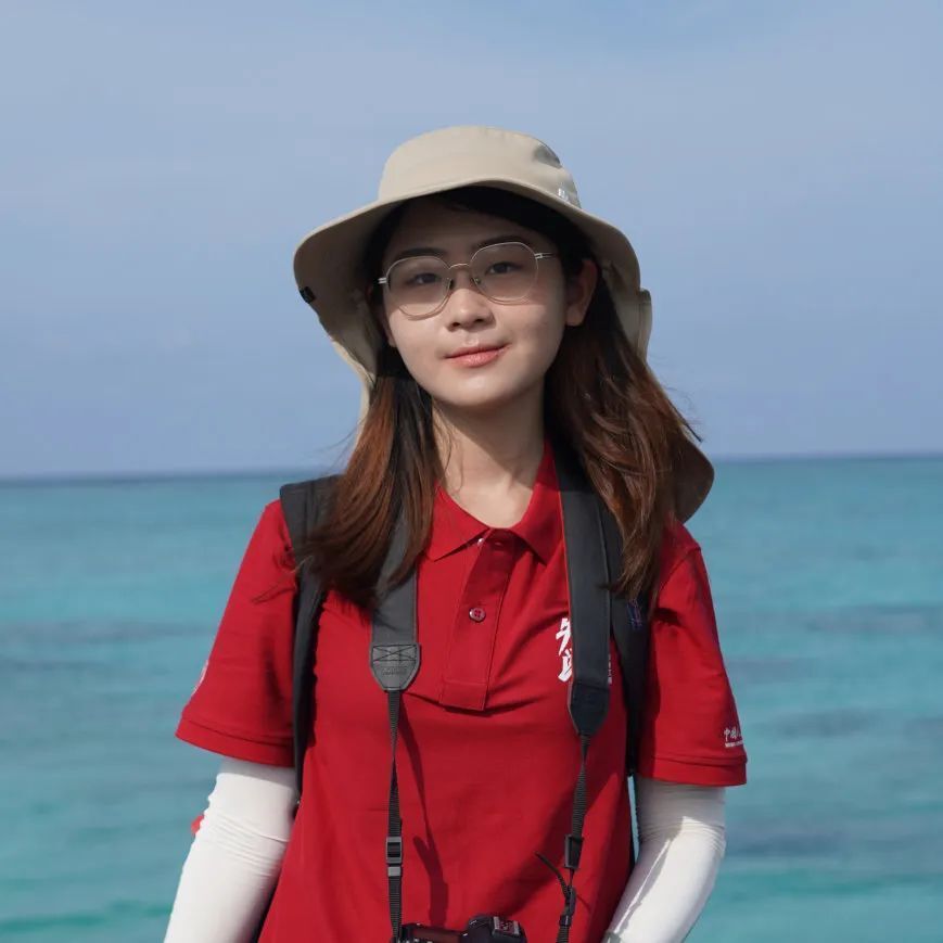 外国语学院本科生赵怡霖犹记永兴岛部队驻地的一幢宿舍楼前写着"西沙