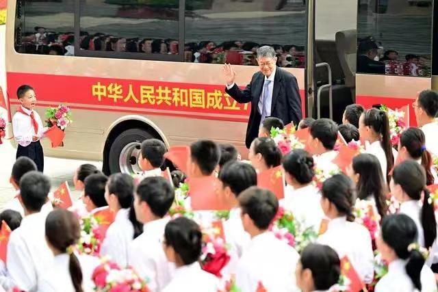 91岁梅县籍经济学家张卓元获颁国家荣誉称号！曾就读中大_腾讯新闻