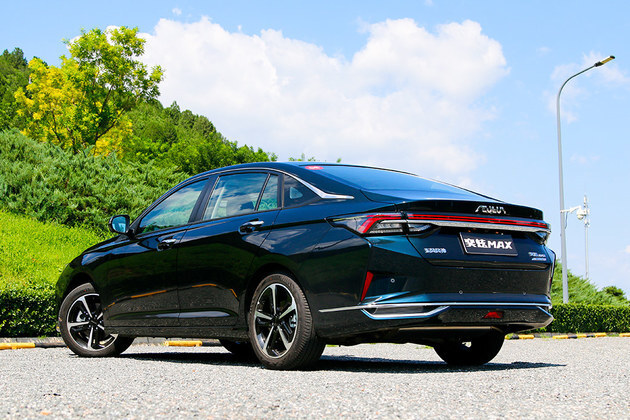 十万级也能享受驾驶激情试驾2024款东风风神奕炫max