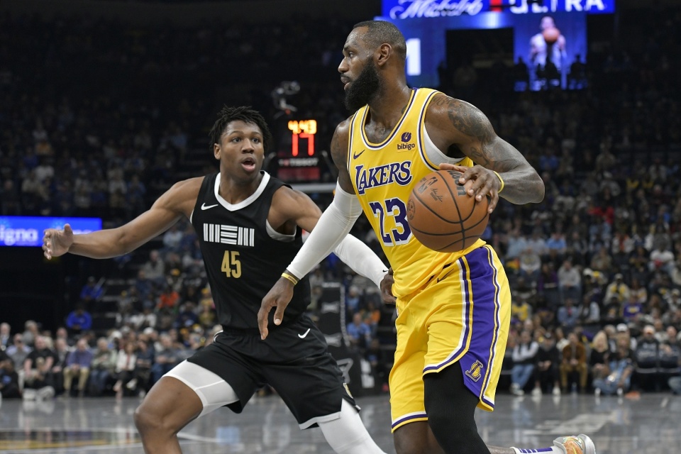 gg杰克逊詹姆斯被我们的表现惹生气了但看他接管比赛真的很酷