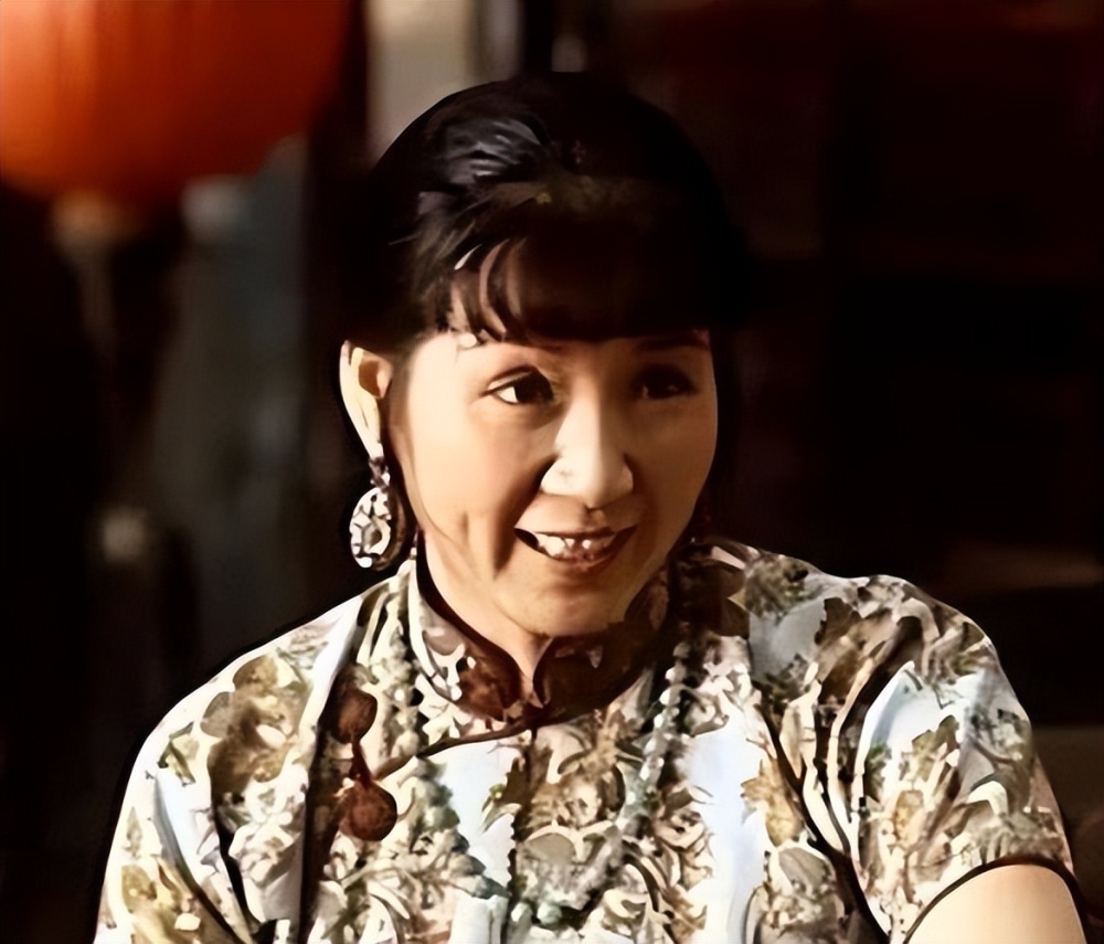 被张艺谋断言火不了,79岁曹翠芬,已走上了女演员的另一条大路_腾讯