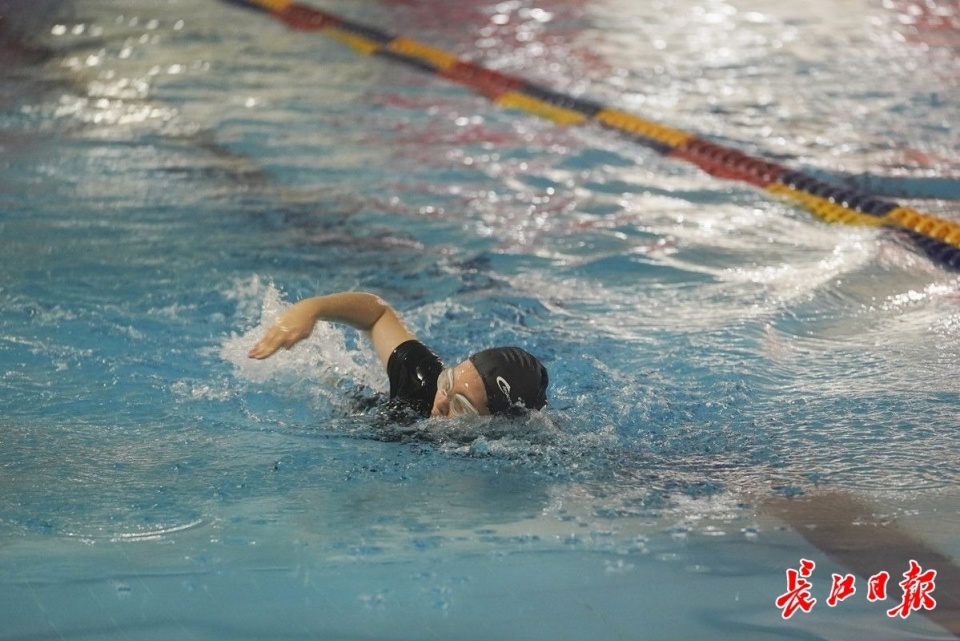 武汉体育中考游泳首次"亮相",七成考生拿满分_腾讯新闻